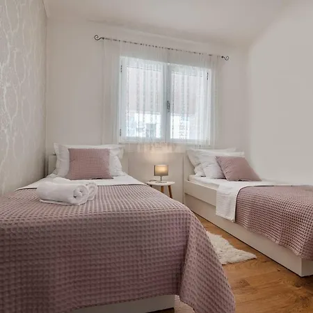 Apartman Iva *